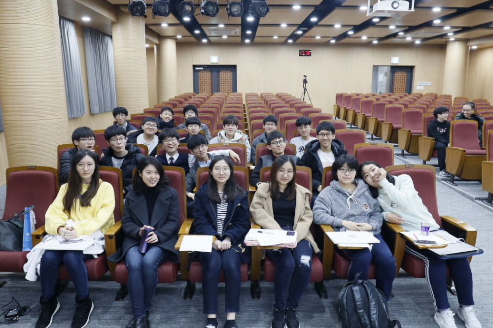 여학생단체.png